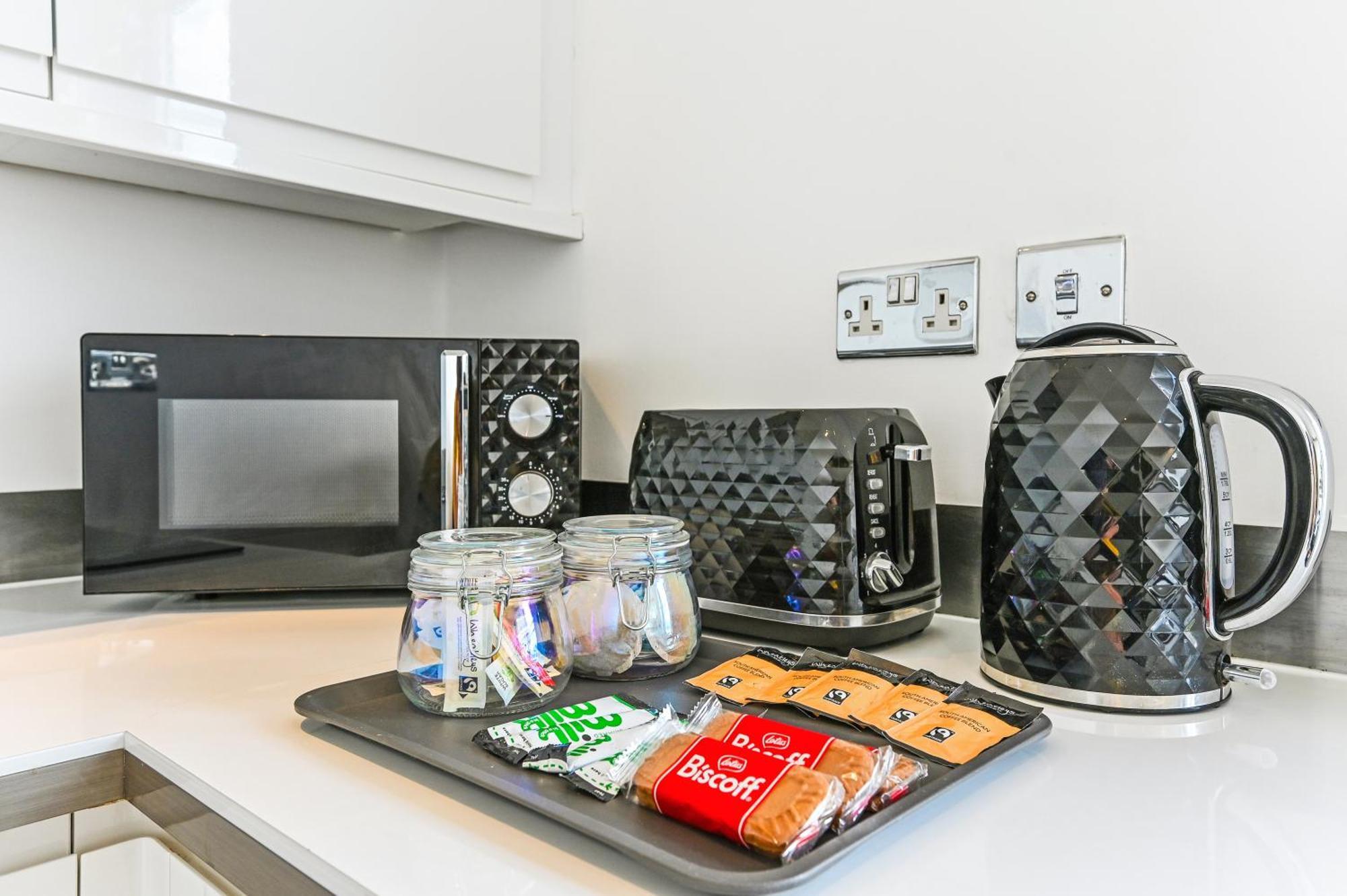 Family 1 Bed Apt Near Cardiff City Centre, Free Parking, Quiet, Secure Neighbourhood Ngoại thất bức ảnh