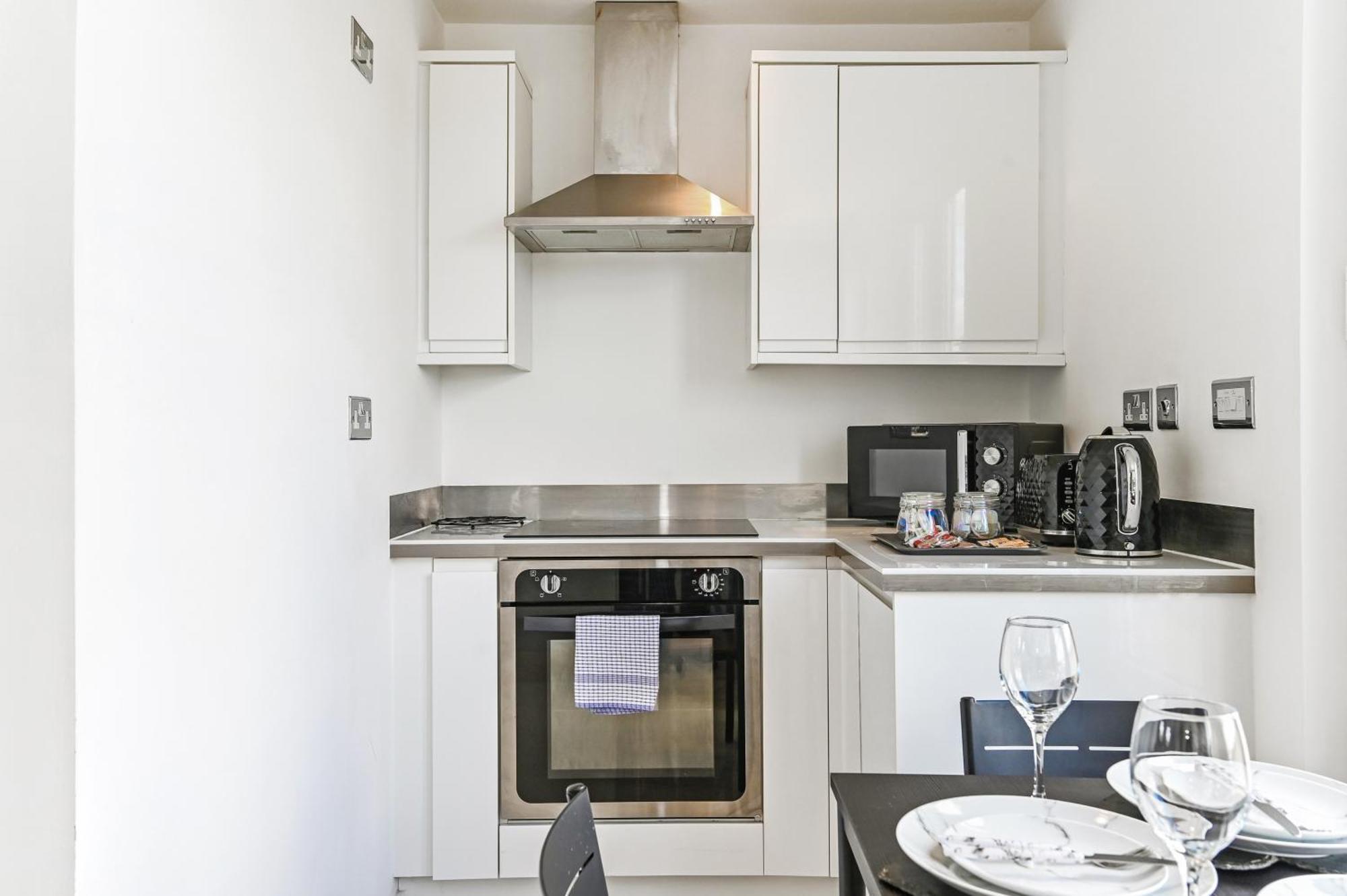 Family 1 Bed Apt Near Cardiff City Centre, Free Parking, Quiet, Secure Neighbourhood Ngoại thất bức ảnh