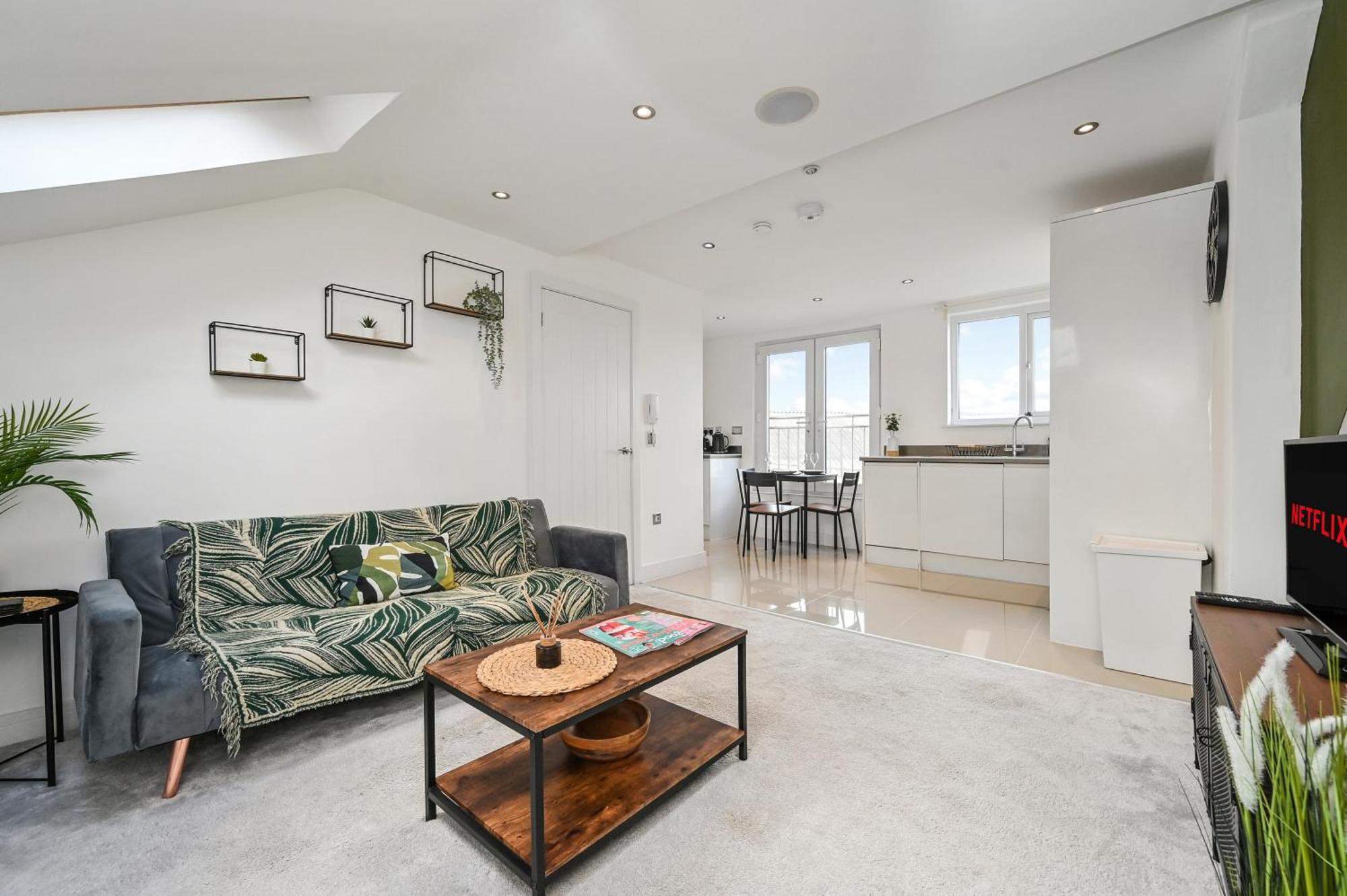 Family 1 Bed Apt Near Cardiff City Centre, Free Parking, Quiet, Secure Neighbourhood Ngoại thất bức ảnh