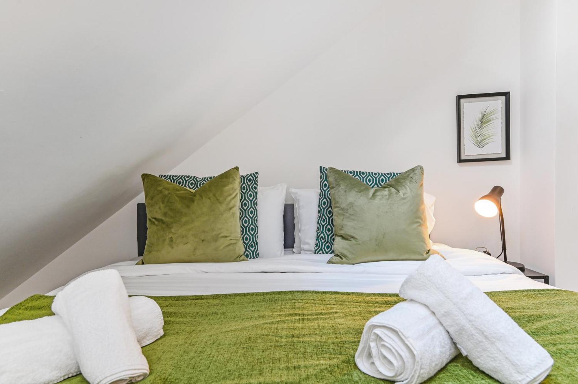 Family 1 Bed Apt Near Cardiff City Centre, Free Parking, Quiet, Secure Neighbourhood Ngoại thất bức ảnh