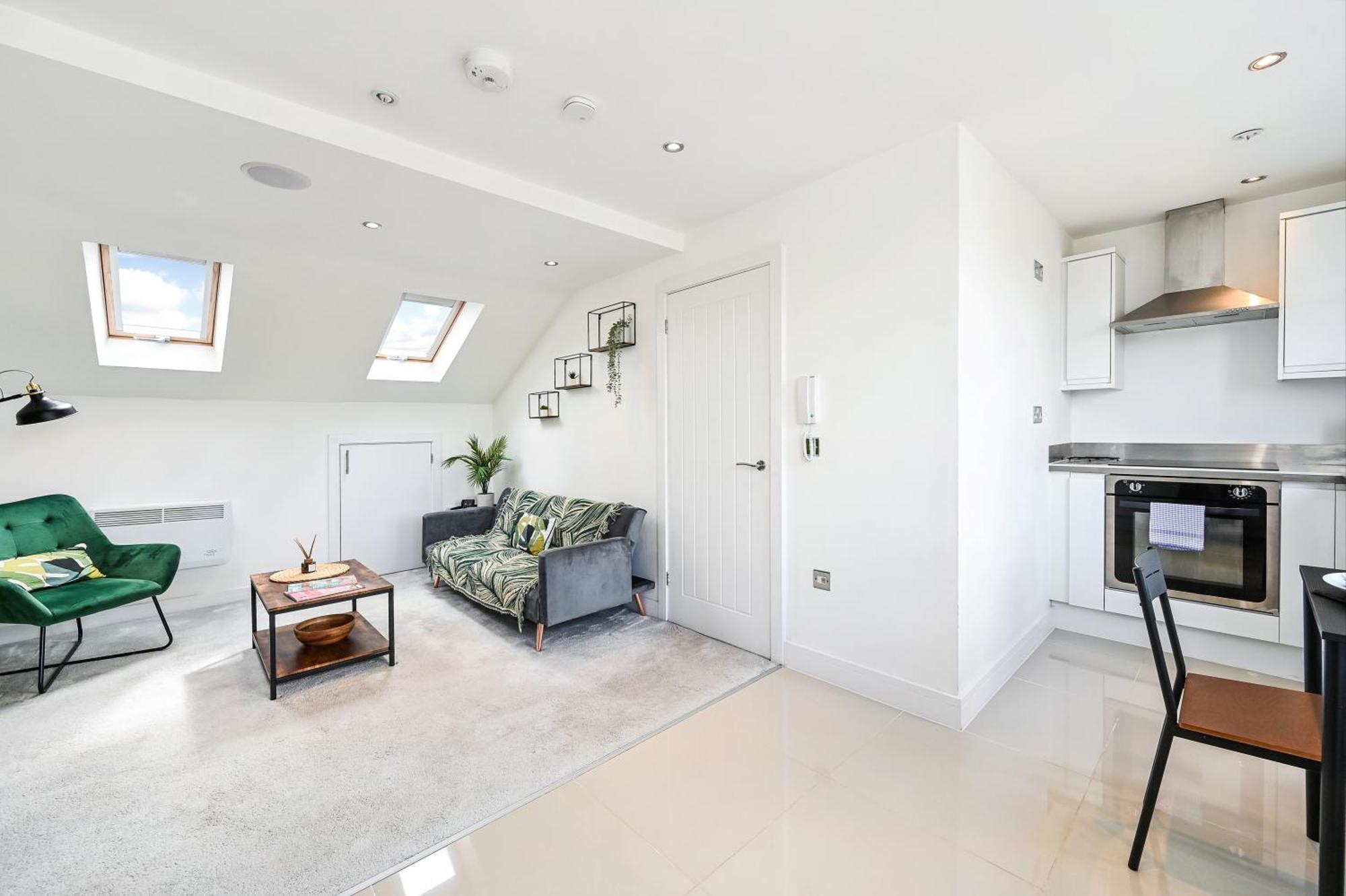 Family 1 Bed Apt Near Cardiff City Centre, Free Parking, Quiet, Secure Neighbourhood Ngoại thất bức ảnh