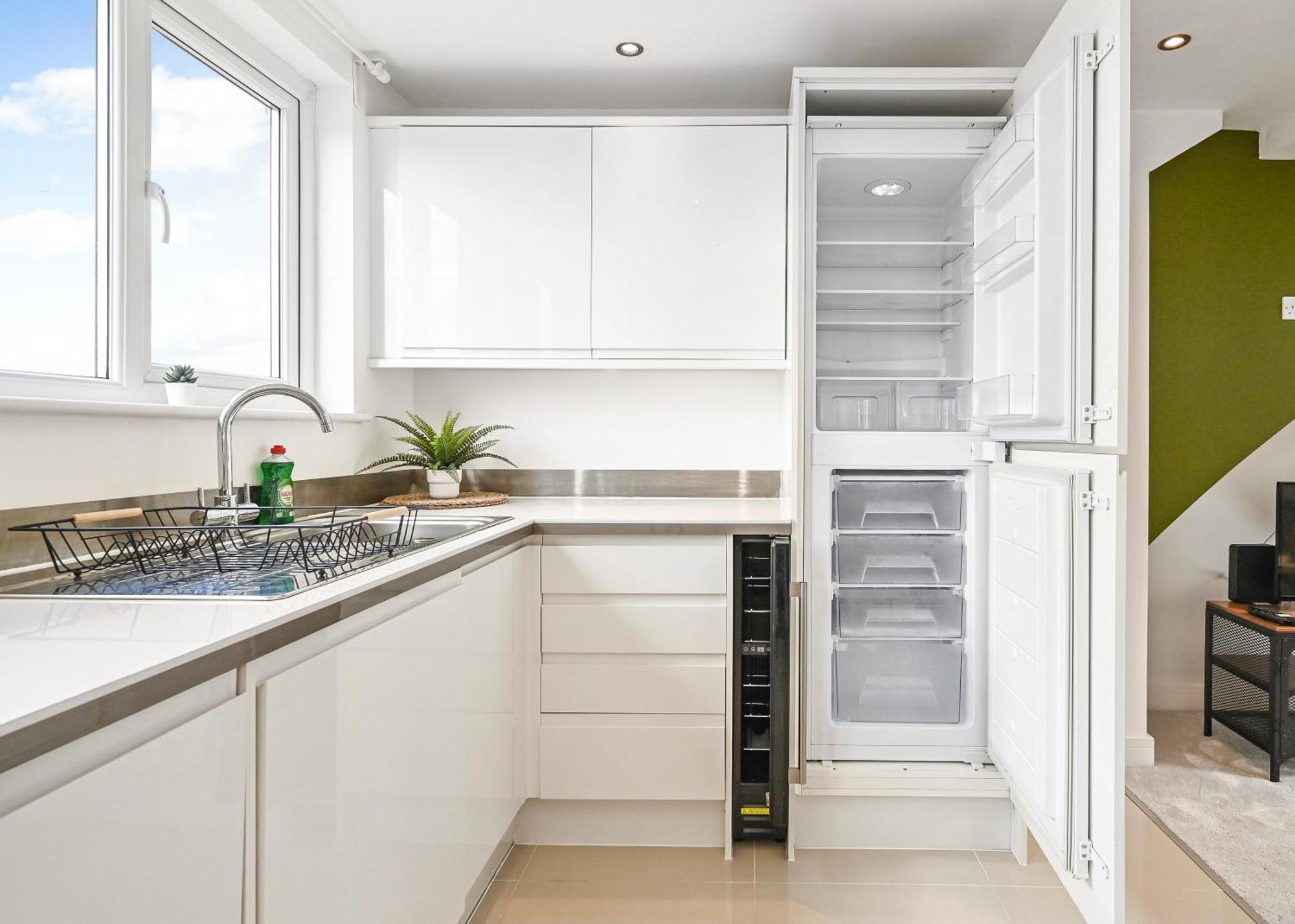 Family 1 Bed Apt Near Cardiff City Centre, Free Parking, Quiet, Secure Neighbourhood Ngoại thất bức ảnh